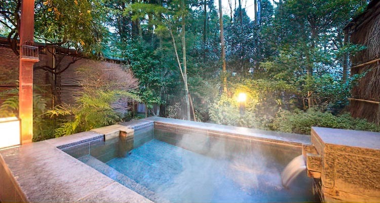 Japanisches Ryokan mit Onsen in Hakone