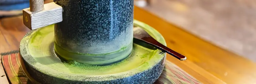 traditional Matcha-making machine