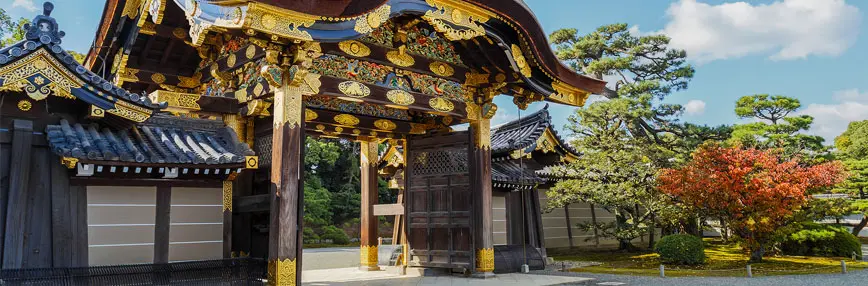 The gate to Ninomaru Palace at Nijo Castle